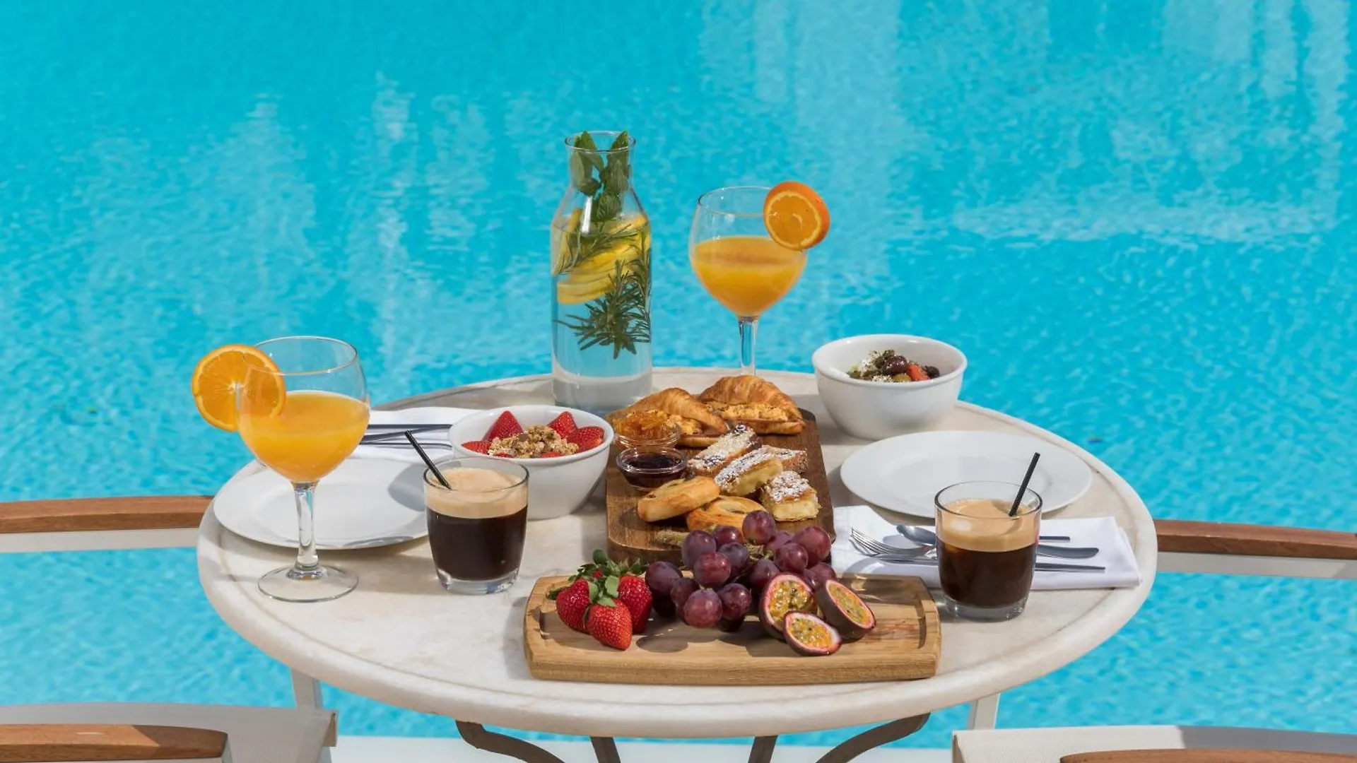 Corfos Hotel Ornos  3*, Ornos (Mykonos) Grèce